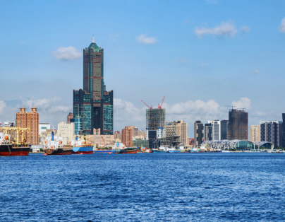 (買一送一)海路空玩高雄旗津.船游愛河，月世界三日