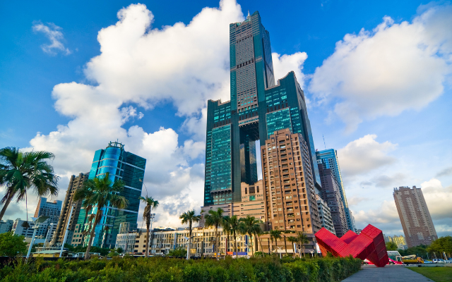 (買一送一)海路空玩高雄旗津.船游愛河，崗山之眼三日