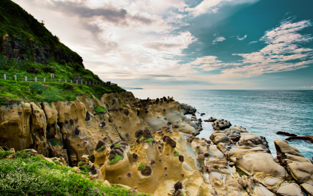 台中出發~濱海奇基 台版小敦煌 漫遊和平島 五星基隆長榮2日