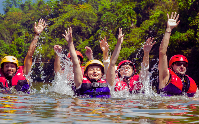 勇闖南澳漂漂河 正港海鮮吃到飽 五星瓏山林連泊2晚