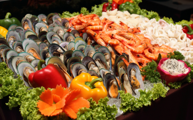 饕客注意！海鮮全餐盛宴 萬里抹茶小山丘 駱駝峰 五星台北漢來2日