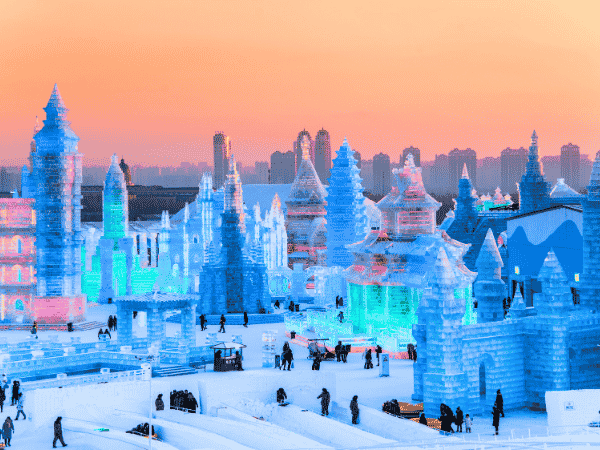 哈爾濱冰雪節~走進冰雪王國雪鄉、亞布力滑雪、伏爾加莊園八日
