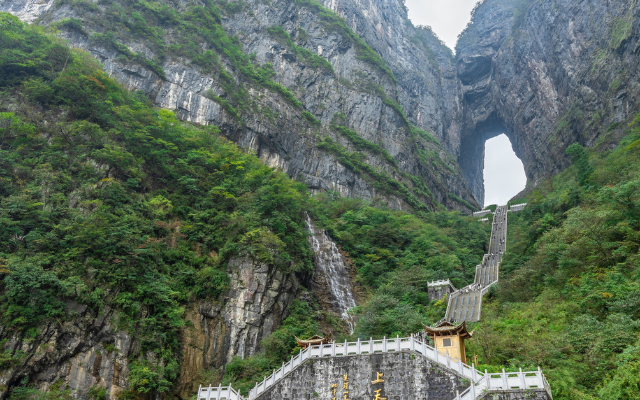 張家界 鳳凰古城、天門山、《赤壁・借東風》秀 全覽考察團八日