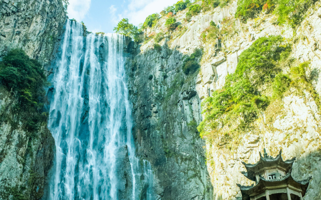駿馬迎春．山水溫州雁蕩山.百丈漈.楠溪江六日 升等兩晚五星鉑爾曼酒店