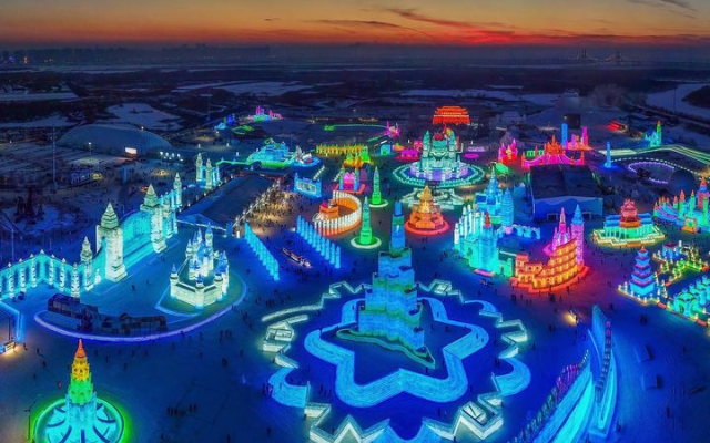 東北冰雪博覽會 冰雪大世界.伏爾加莊園.鏡泊湖冬捕.長白山八日