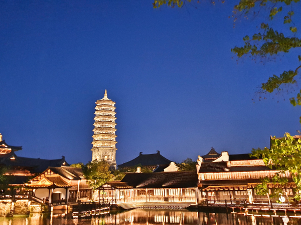 買1送1大閘蟹吃到飽 說江南~夜宿濮院古鎮、戀西湖、七裡山塘遊外灘六日